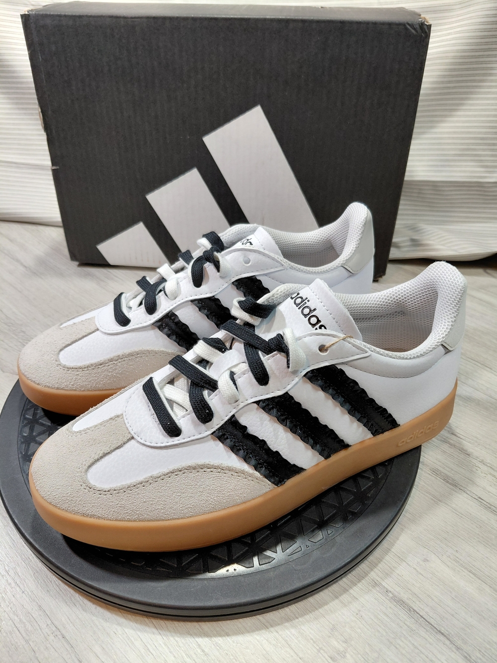 NWT Adidas Womens Barreda White & Black Leather & Suede Sneakers SIZE 9